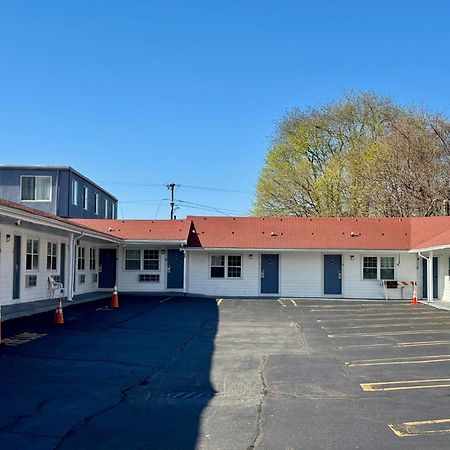 Chisholm'S Motor Inn Saugus Exteriör bild