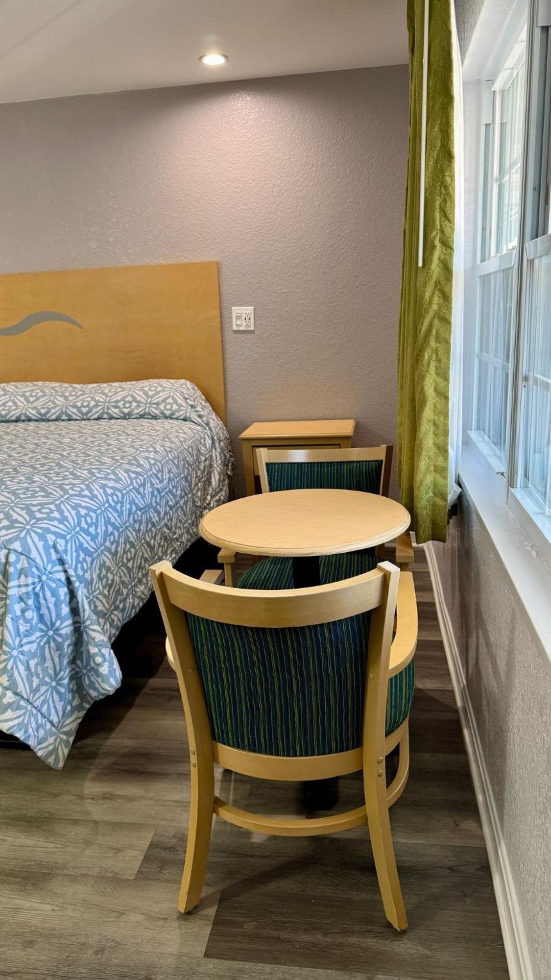 Chisholm'S Motor Inn Saugus Exteriör bild
