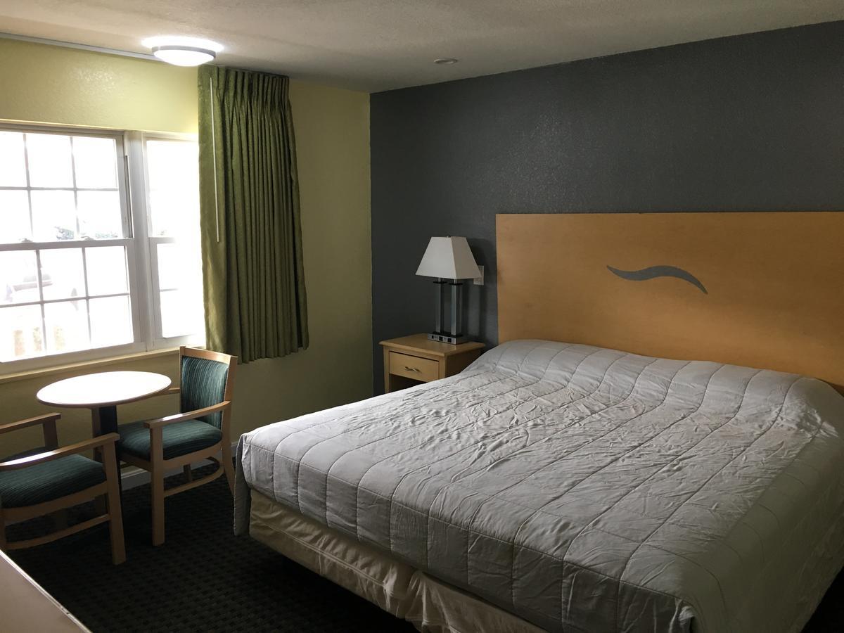 Chisholm'S Motor Inn Saugus Exteriör bild
