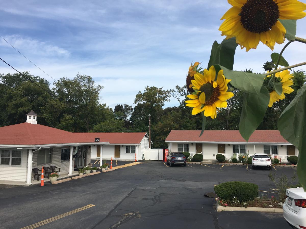 Chisholm'S Motor Inn Saugus Exteriör bild