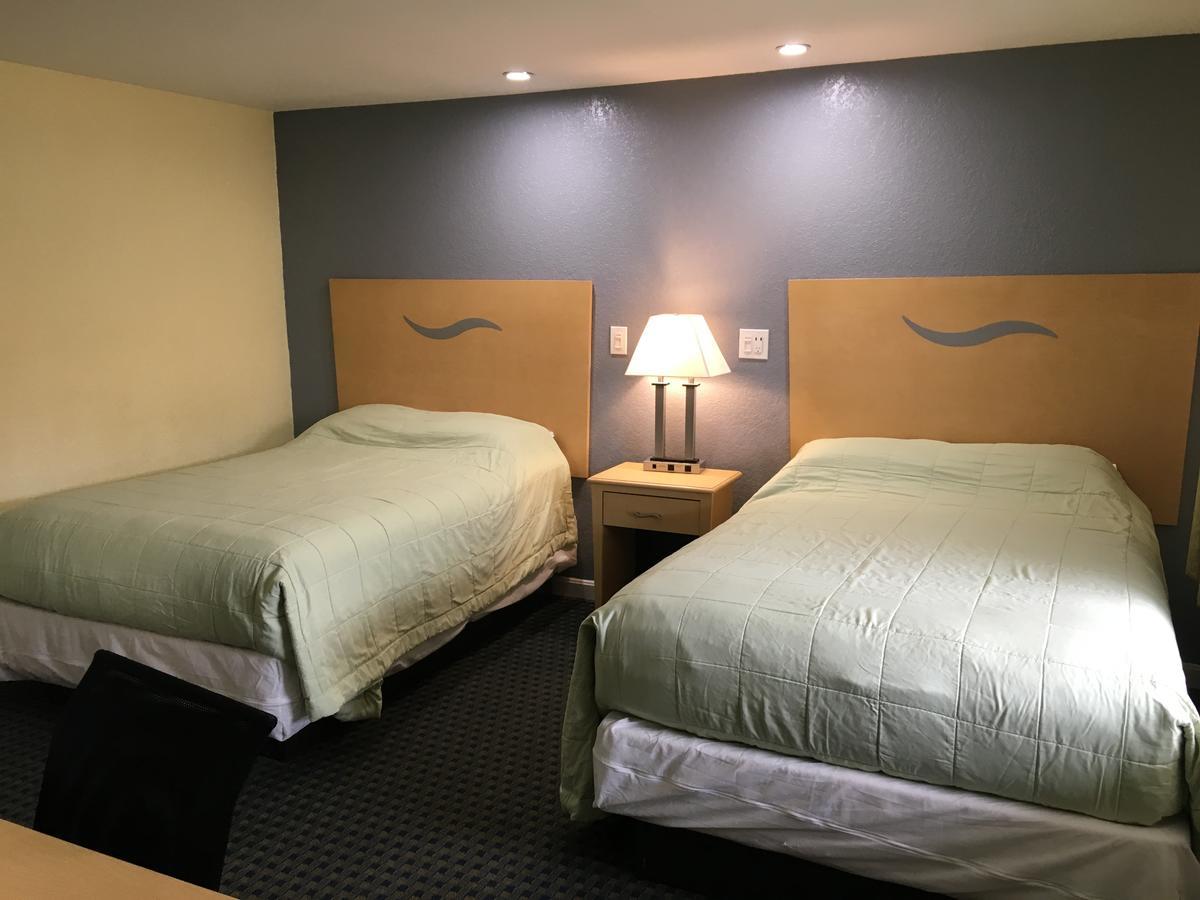 Chisholm'S Motor Inn Saugus Exteriör bild