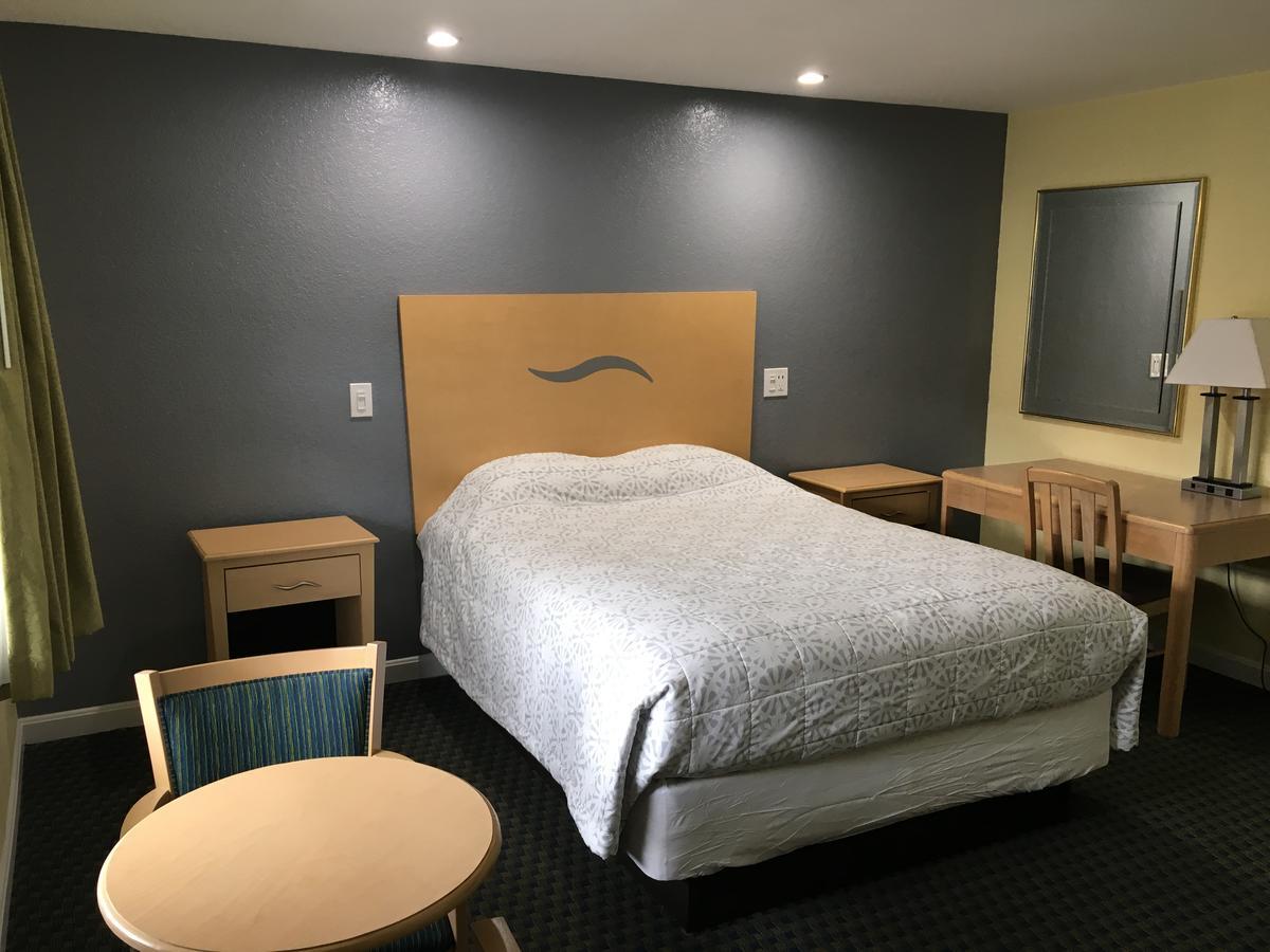Chisholm'S Motor Inn Saugus Exteriör bild