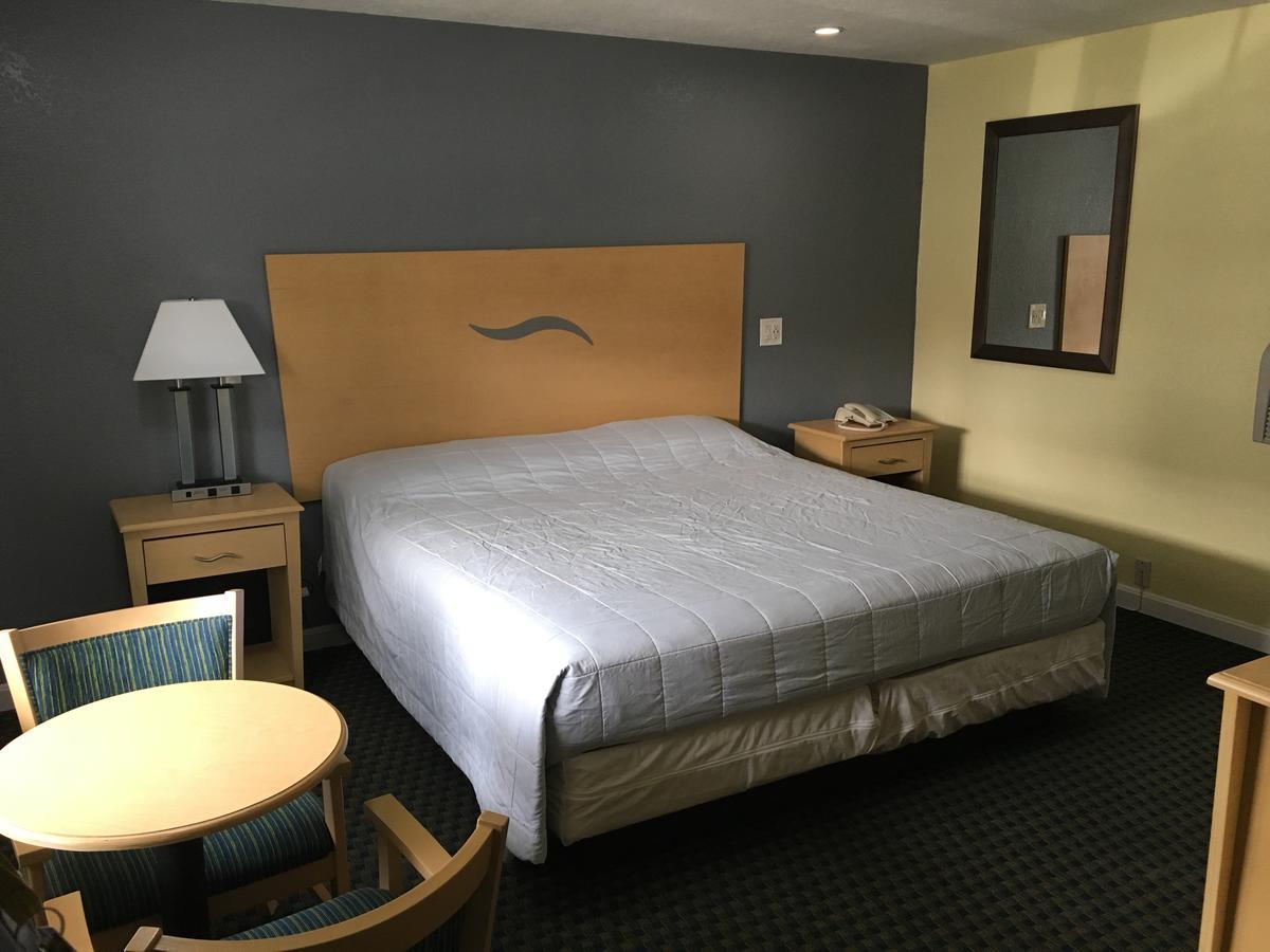 Chisholm'S Motor Inn Saugus Exteriör bild