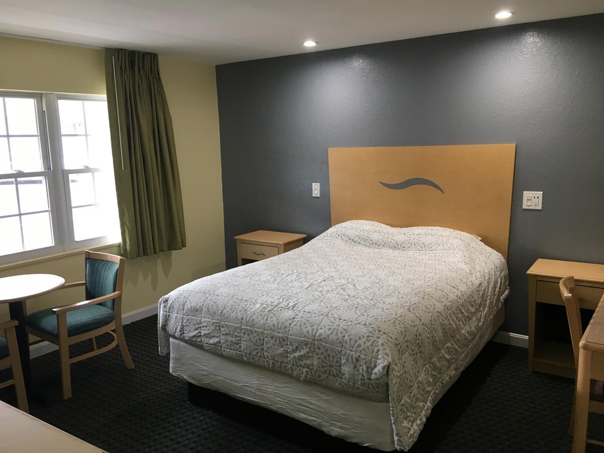 Chisholm'S Motor Inn Saugus Exteriör bild